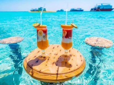 Prywatna wycieczka szybką łodzią między zatokami Dolphin Bay, Orange Bay i Paradise Island