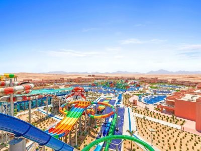 Rodzinne zjeżdżalnie i baseny w parku wodnym Hurghada Jungle Aqua Park
