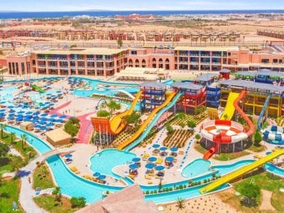 Rodzinne zjeżdżalnie i baseny w parku wodnym Hurghada Jungle Aqua Park