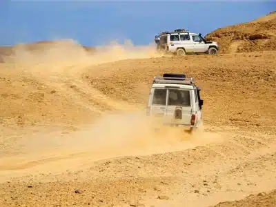 Rodzinne safari Jeepem 4×4 WD w trudnym terenie