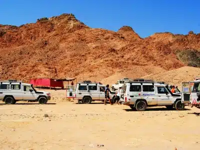 Rodzinne safari Jeepem 4×4 WD w trudnym terenie