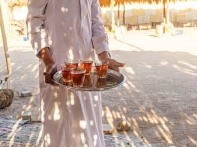  Pustynny rower buggy w Sharm El Sheikh ścigający się po wydmach pod zachodem słońca