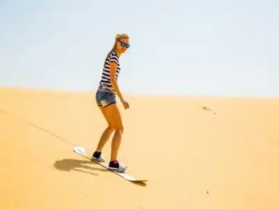 Park Narodowy Nabq w Sharm El Sheikh z widokiem na pustynię, namorzyny i Morze Czerwone