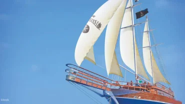 Pirates Sailing Adventure w Sharm El Sheikh z tematycznym statkiem i widokiem na Morze Czerwone