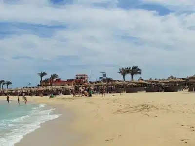 Paradise Island Boat Trip Package with white sandy beach and turquoise Red Sea waters