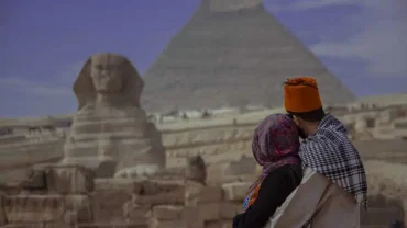 Day Tour to Cairo by Plane visiting Pyramids, Sphinx, and Egyptian Museum